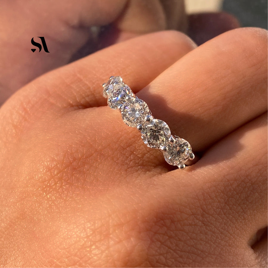 Round Diamond Halfway 18k Gold Band